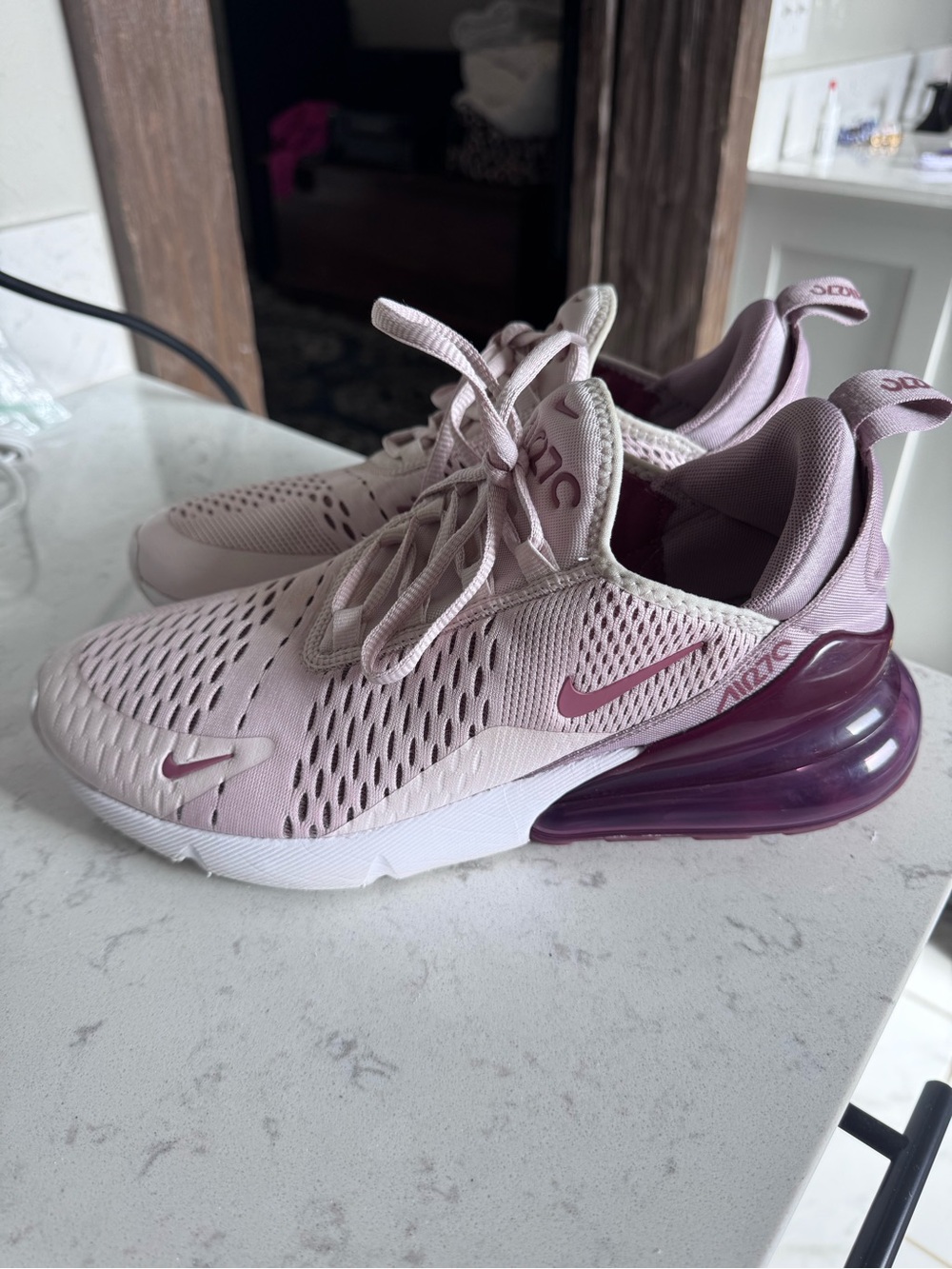 Nike Women's Air Max 270 Lightweight Sneakers in Dusty Pink and Plum Sz 9.5